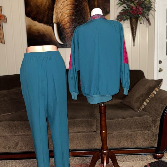 Silver Thread • Medium • Burgundy/Green/Gold • Paisley Designs • Track Suit - Picture 5 of 12